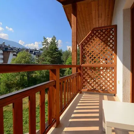 In - Out Kosara Bansko